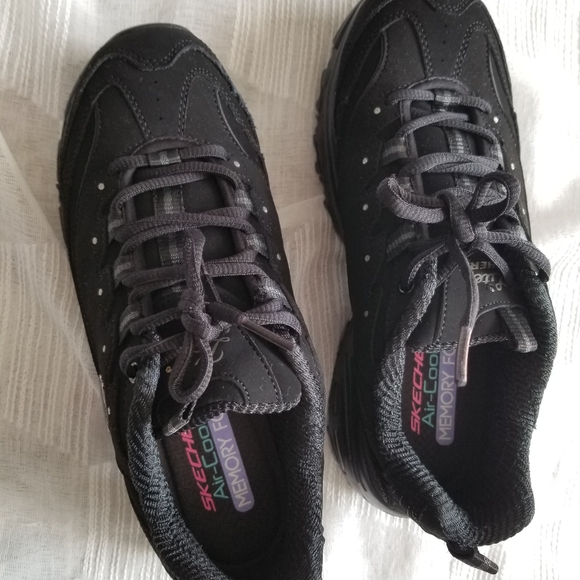 Skechers D'lites With Air-Cooled Memory Foam Black Size 8 - Picture 2 of 8